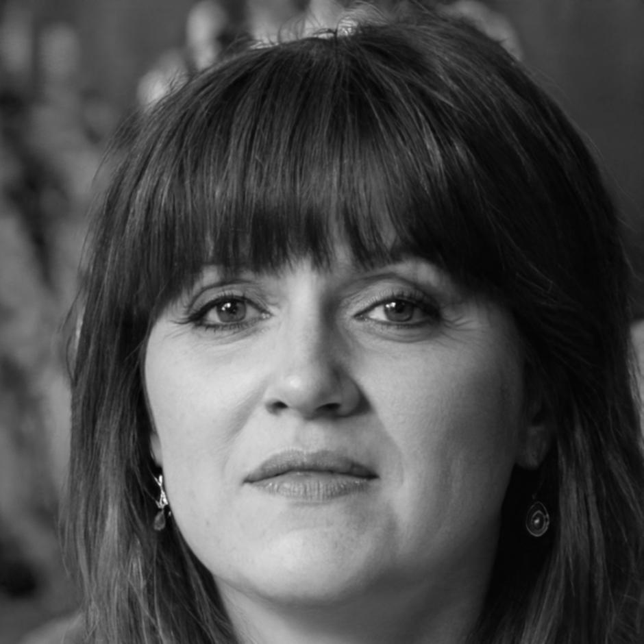 Retrato profesional de Esperanza Molina